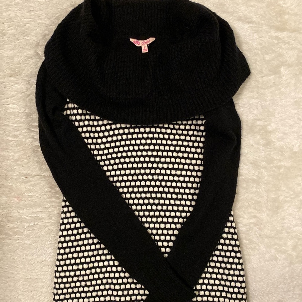 Women’s winter sweater, dress size small